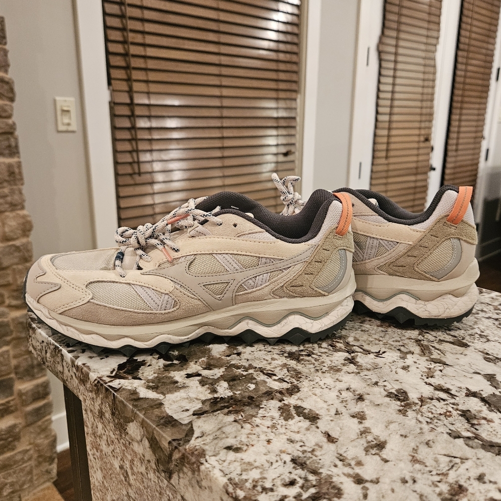 NEW MIZUNO men Wave Mujin TL Nomad Pack SILVER CLOUD-WHITE SAND Sz 9